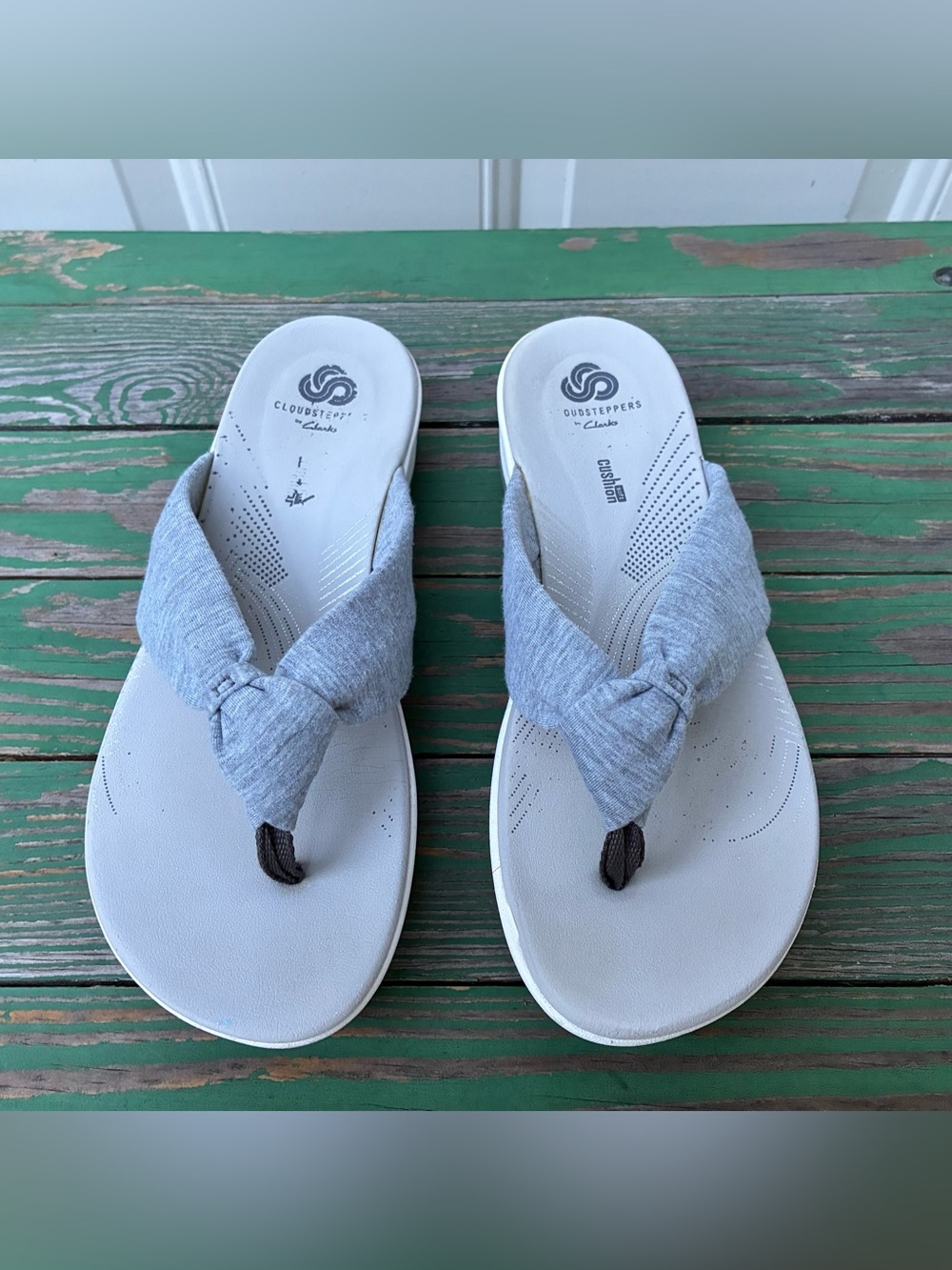 Clarks CloudSteppers Arla Glison Gray  Sandals Sz 7 Slippers Flip Flop